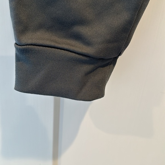 Under Armor youth size large  steel color - Picture 3 of 6